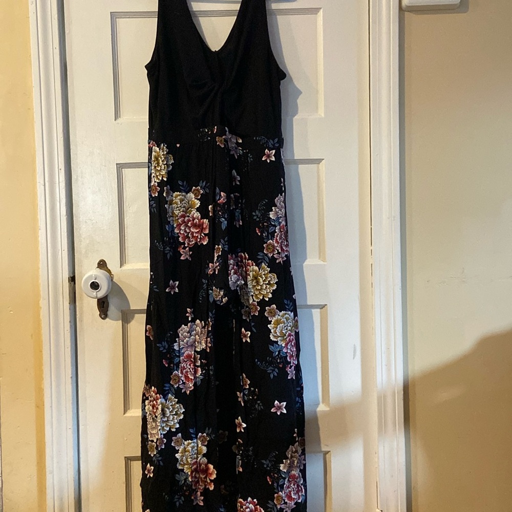 I am selling a black romper with flowers. It’s a US Large